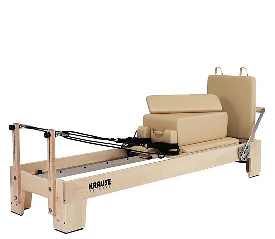 Profesionāls koka Pilates reformators bēšā krāsā