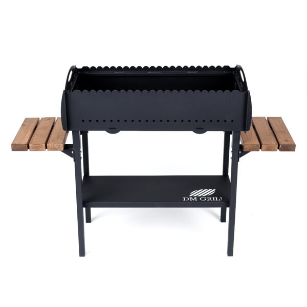 Universaalne Mangal külgriiulitega.